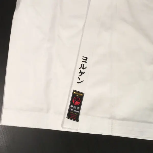 Brodering af navn i katakana, på gi jakke eller buks